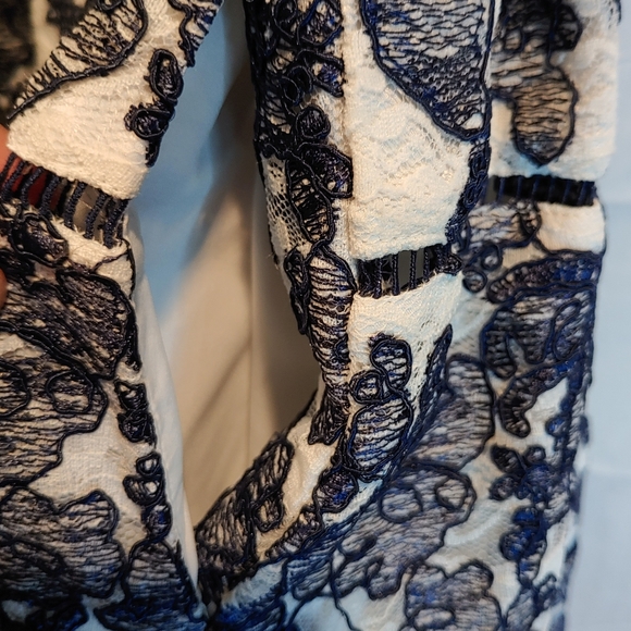 ELIZA J Navy Blue / White Embroidered Lace Formal Sleeveless Lined Dress Size 4P - Picture 6 of 14